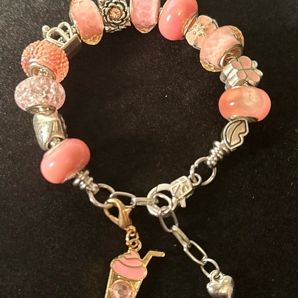 Juicy couture Charm and beaded bracelet made from silver tone and glass beads - Picture 2 of 2